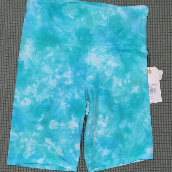 Billabong Biker Shorts - Picture 3 of 4